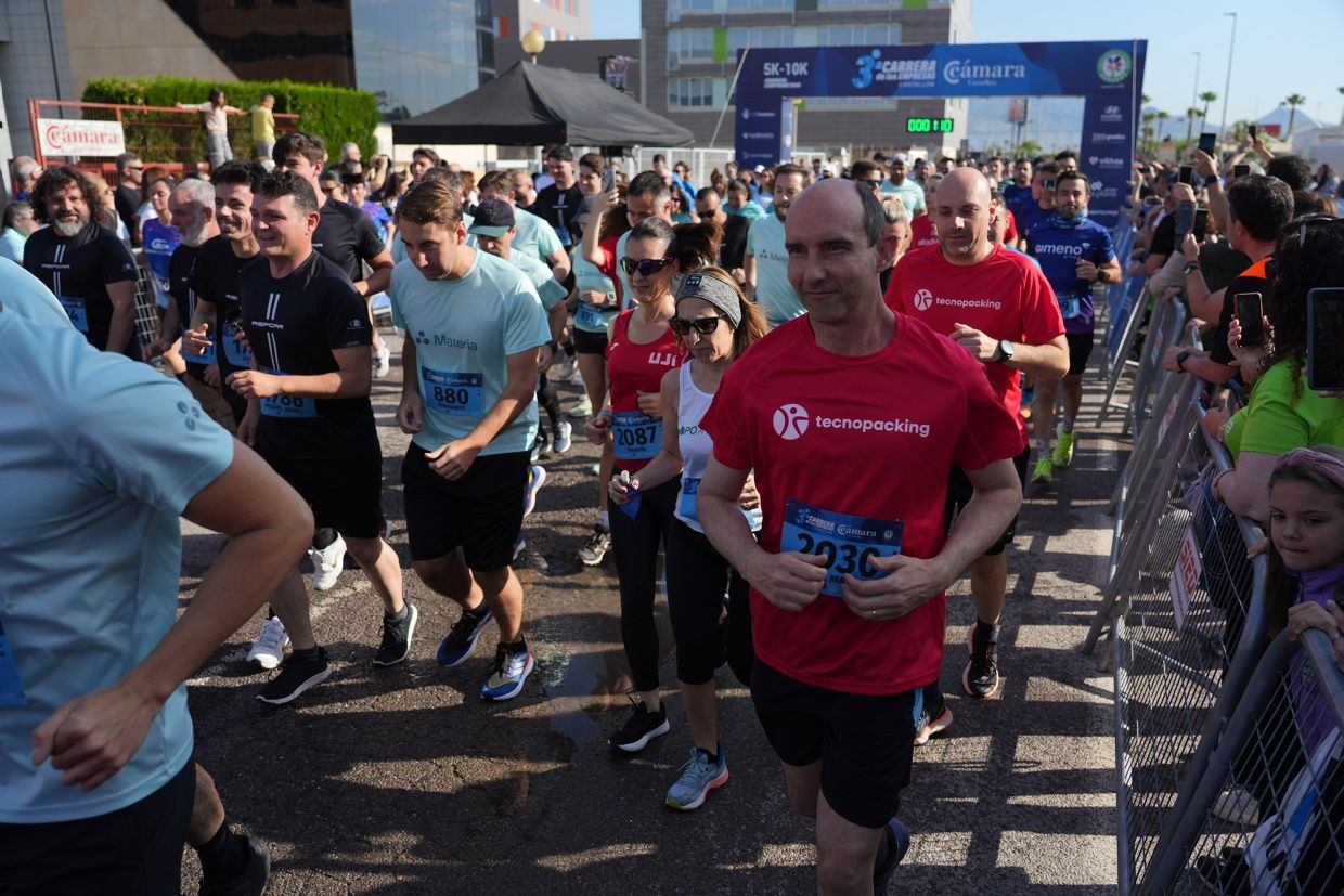 Búscate en las fotos de la Carrera de las Empresas en Castellón