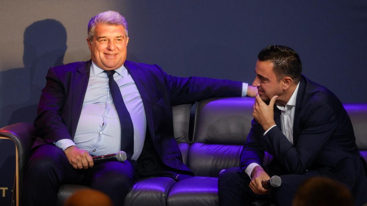 Joan Laporta y Xavi Hernández
