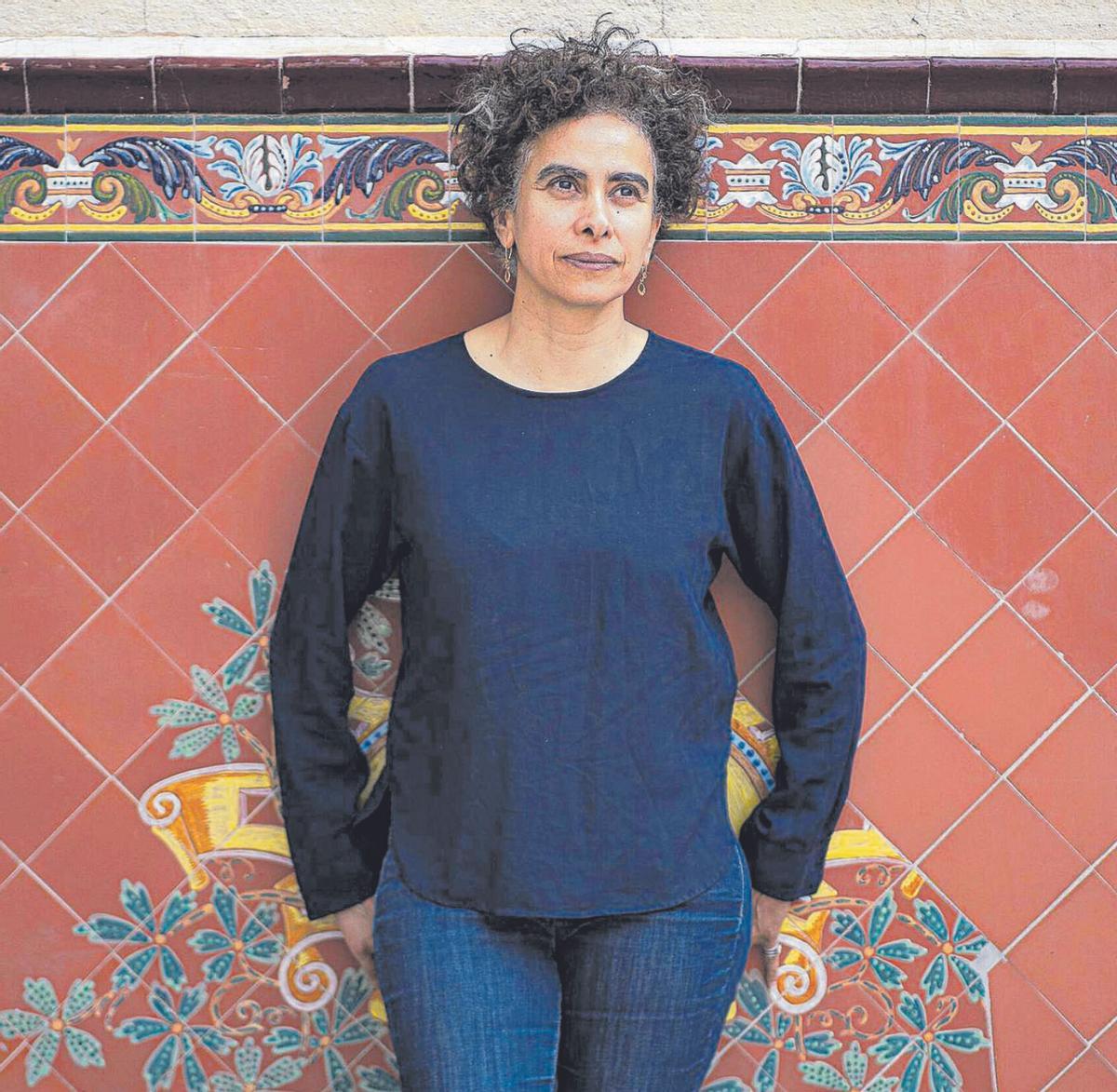 Adania Shibli: "Si no et consideren humana, és impossible que et considerin escriptora"