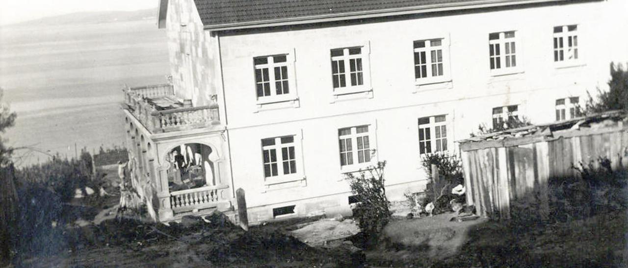 La residencia del Cable Alemán en la antigua carretera de Baiona se inauguró en el año 1910 y sirvió de apoyo logístico cuando estalló la Primera Guerra Mundial. // Faro