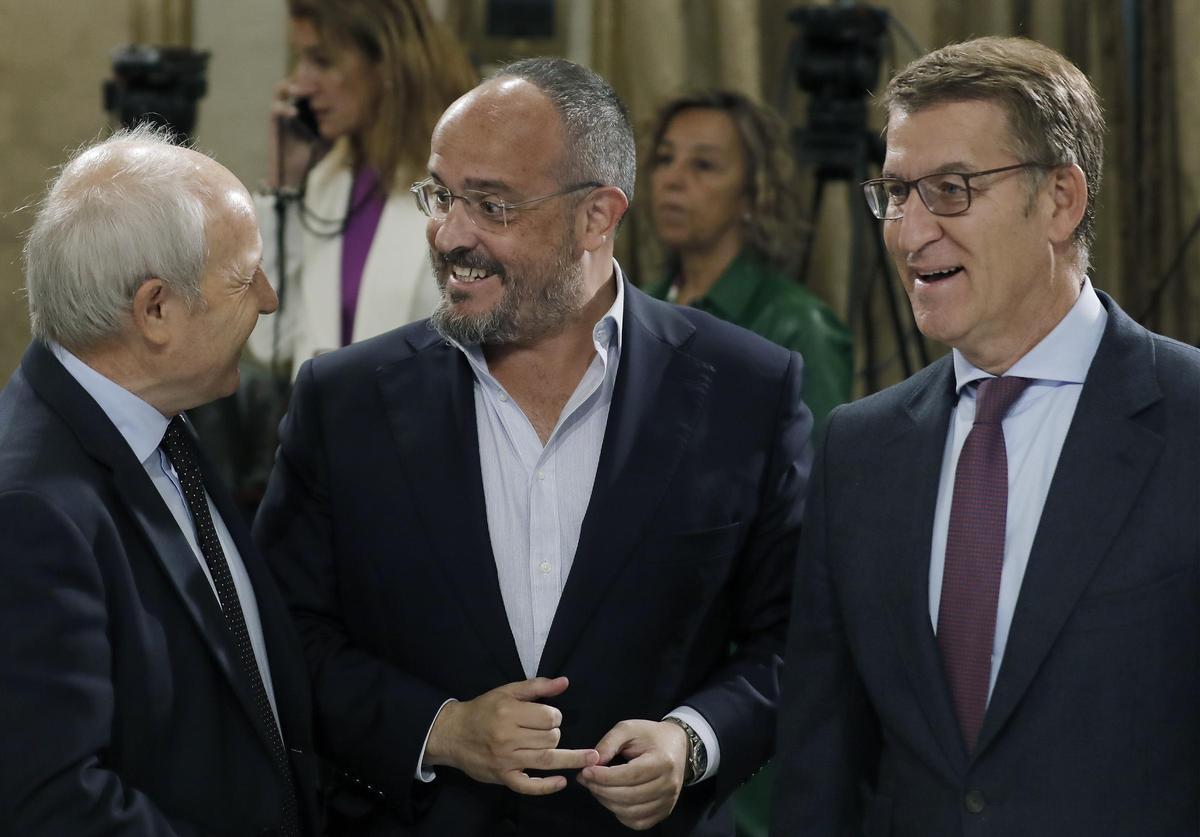 L’aposta de Feijóo per «normalitzar» la relació amb Junts reactiva la batalla per la direcció del PP català