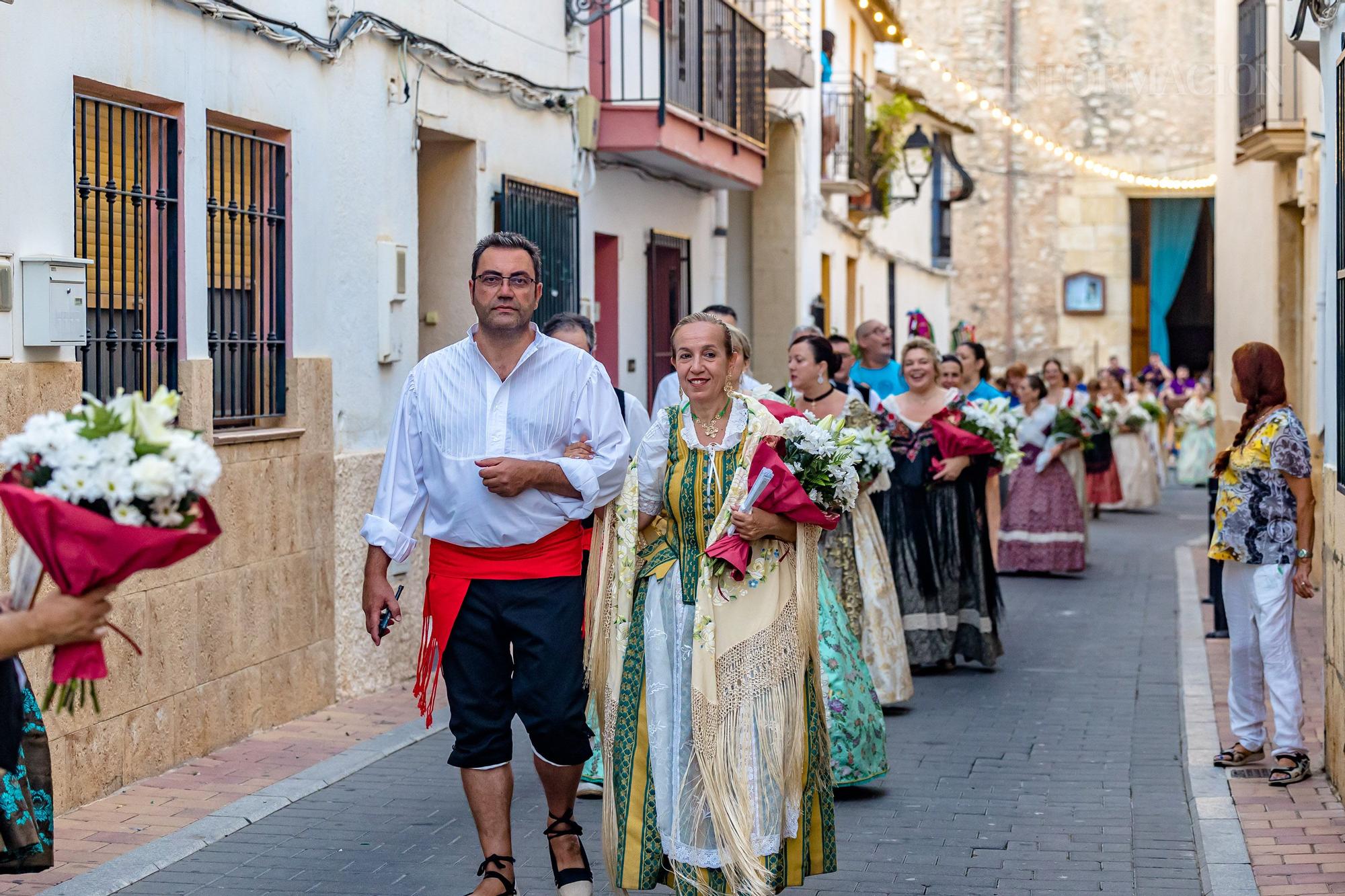 Ofrenda de flores a la Mare de Déu de l'Assumpciò en La Nucía