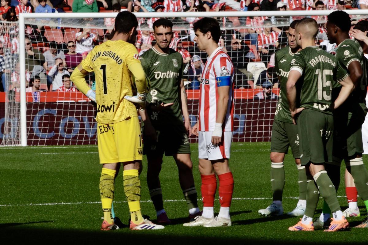 Gijón. El Molinón. Sporting - Leganés, suspendido por fallecimiento de un espectador