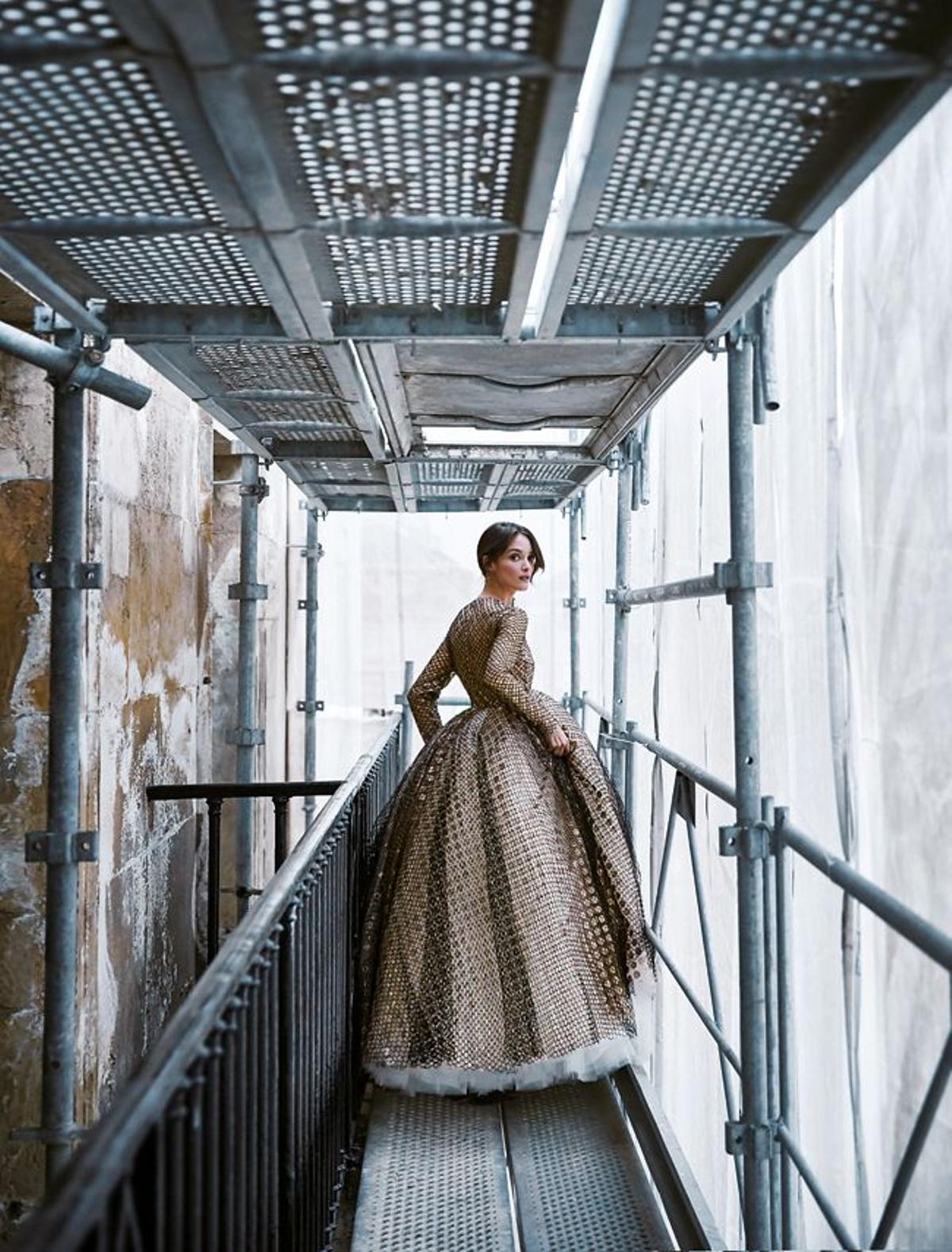 Charlotte Le Bon con vestido de Giambatistta Valli Haute Couture