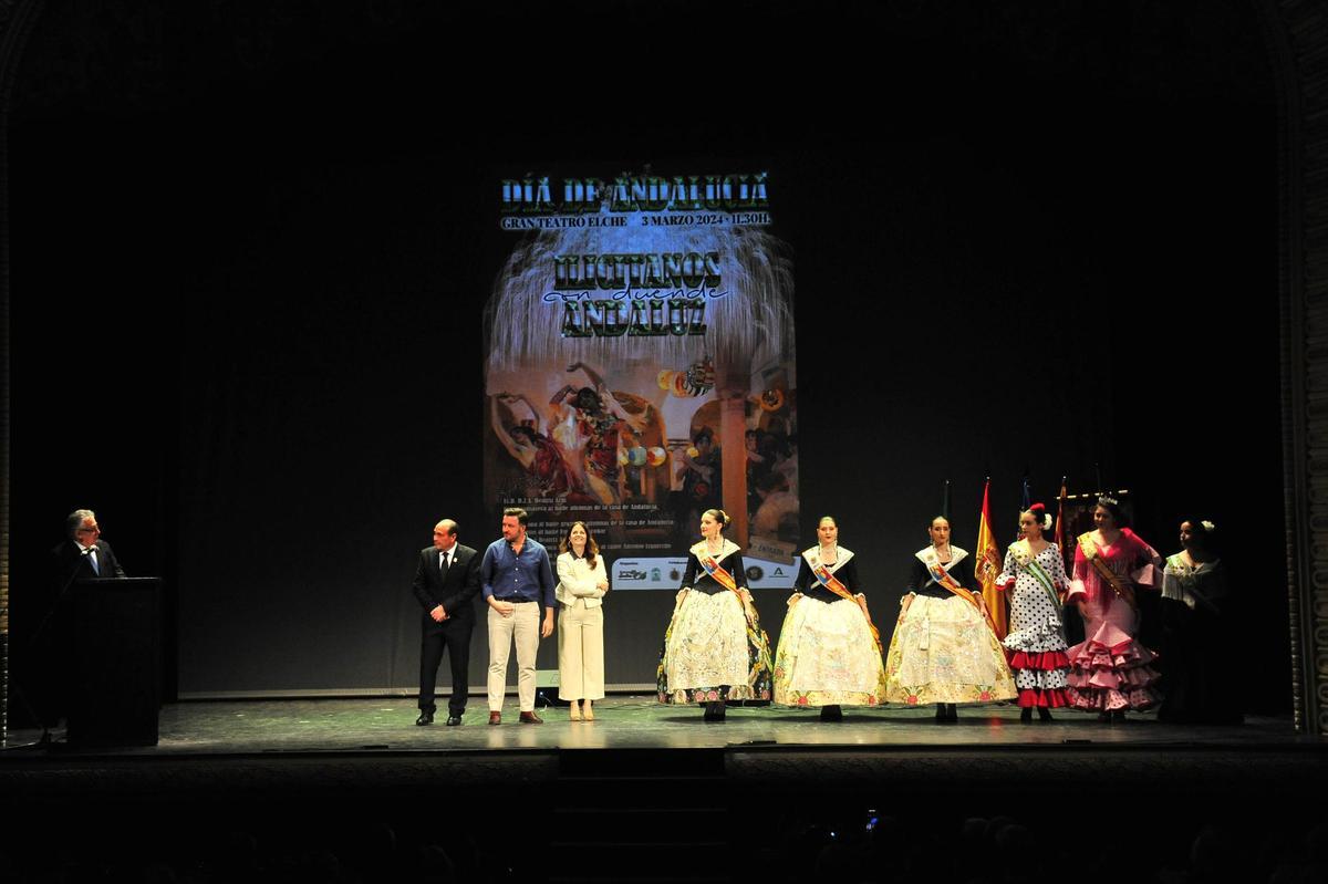 Las reina y damas de Elche con los cargos de honor de la comunidad andaluza de Elche