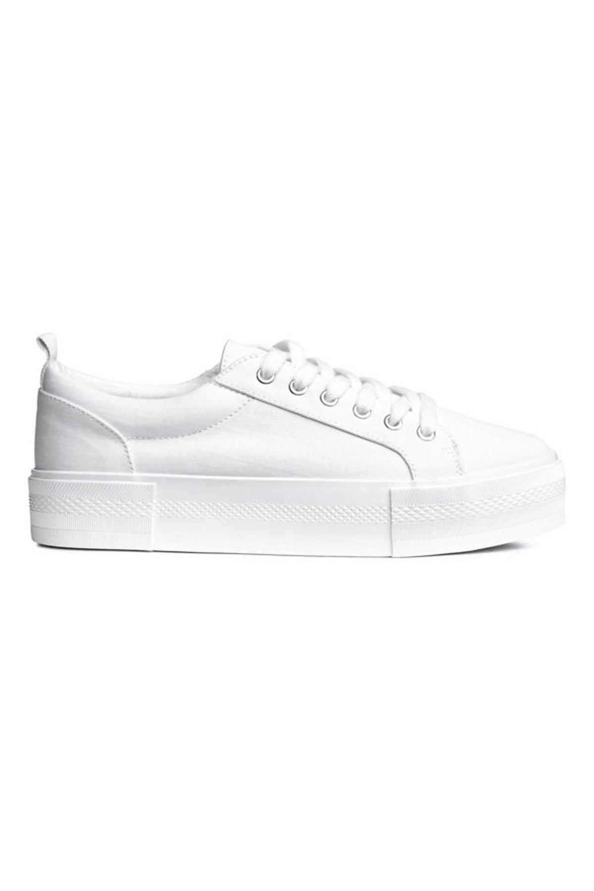 Imprescindibles de temporada en H&M con descuentos: sneakers blancas