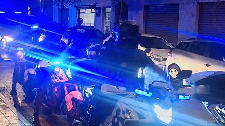 Carreras ilegales de coches en Can Valero: la Policía Local de Palma sorprende a unas 200 personas congregadas