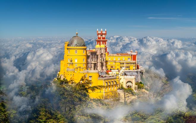 Este castillo portugués podría ser el escenario de una película de Disney.