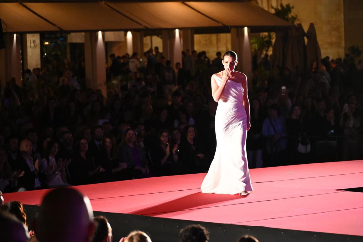 Las candidatas a Reina de las Fiestas de Elche brillan en una gala renovada en Traspalacio Las candidatas a Reina de las Fiestas de Elche brillan en una gala renovada en Traspalacio