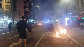 Los vándalos que asaltaron comercios en Barcelona eran "muy jóvenes" y violentos: el 56% de los 128 detenidos son menores