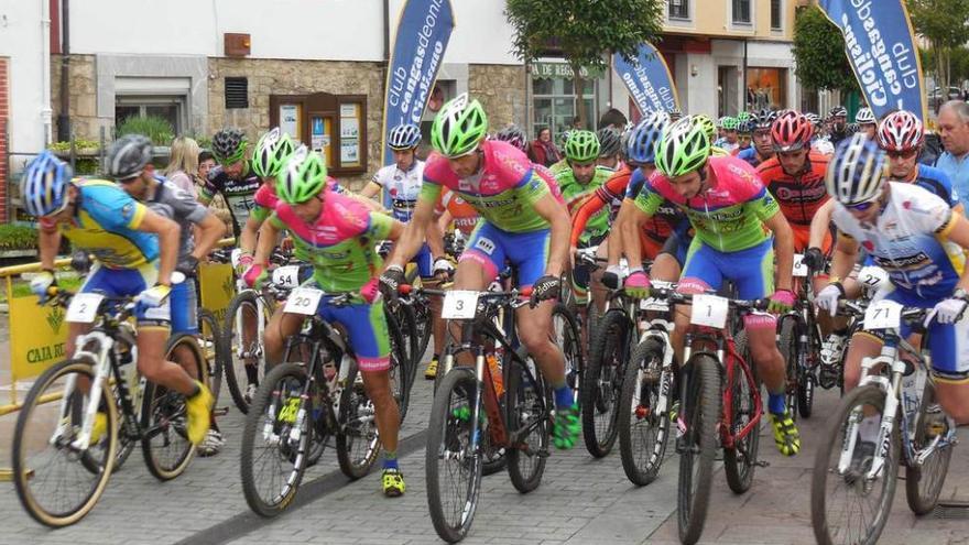 Salida de la pasada edición del BTT de Cangas de Onís.