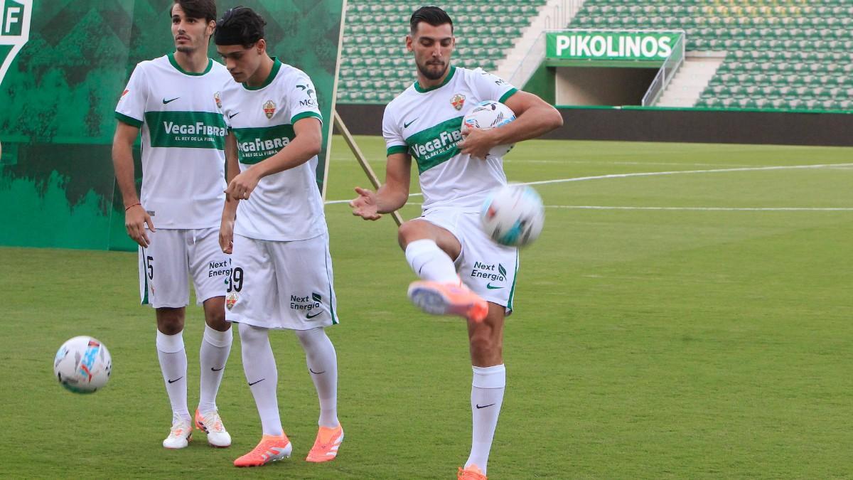 Rafa Mir, durante el acto de su presentación como jugador del Elche