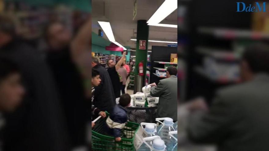 Pánico ante la escasez de alimentos por el coronavirus en un supermercado de sa Pobla