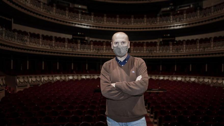 Celestino Varela, director de la ópera de Oviedo en el teatro Campoamor