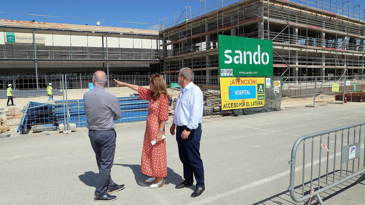 María Jesús Botella, en su visita a las obras del Hospital de Montilla.