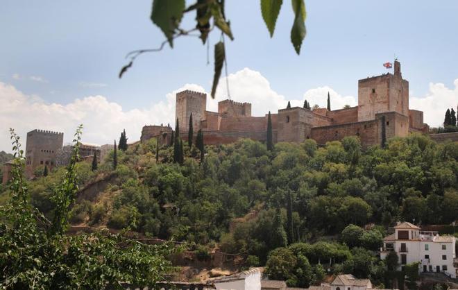 La Alhambra abre al público después de inspeccionar el monumento tras el terremoto de Granada