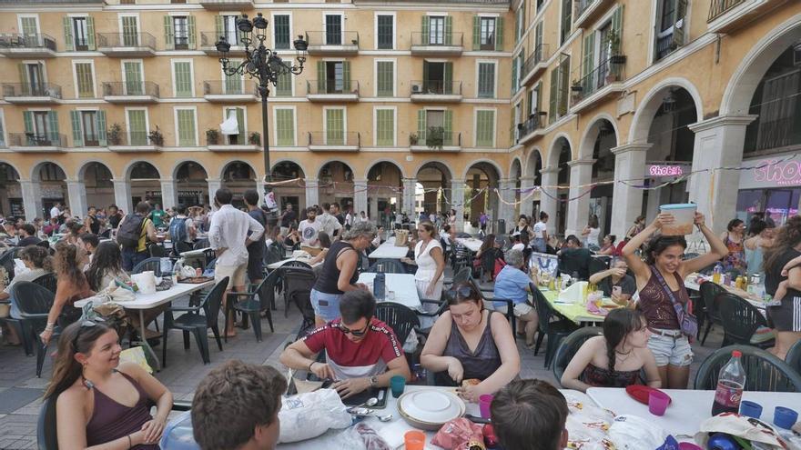 Restauradores rechazan la retirada de las terrazas del Born para el 'sopar a la fresca' y alertan de las pérdidas