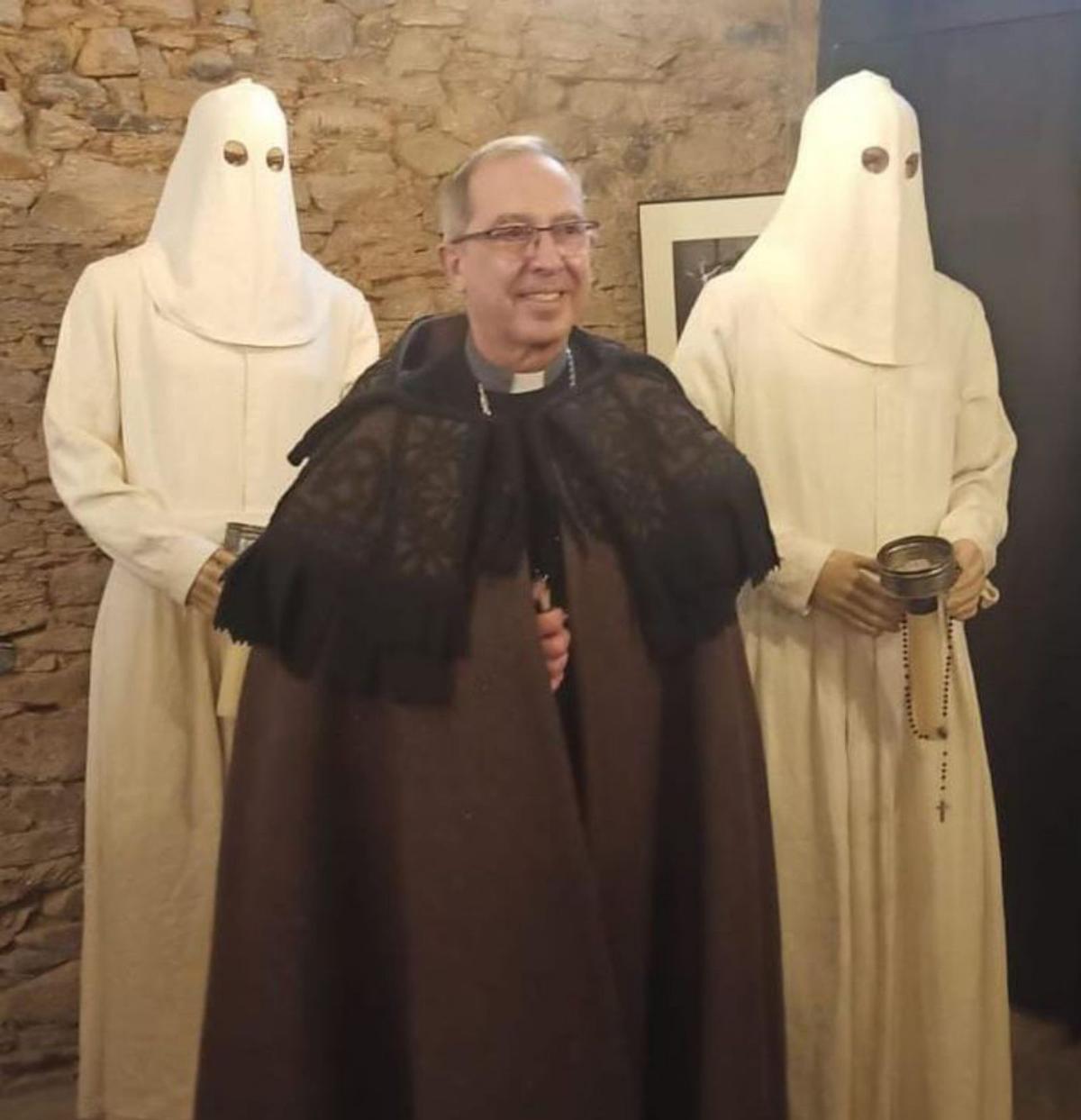 El obispo de Zamora viste la capa alistana. | Ch. S.