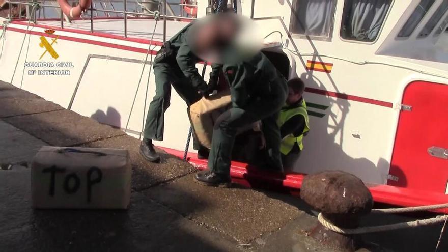 Intervienen una tonelada de hachís en un barco de pesca en Marbella