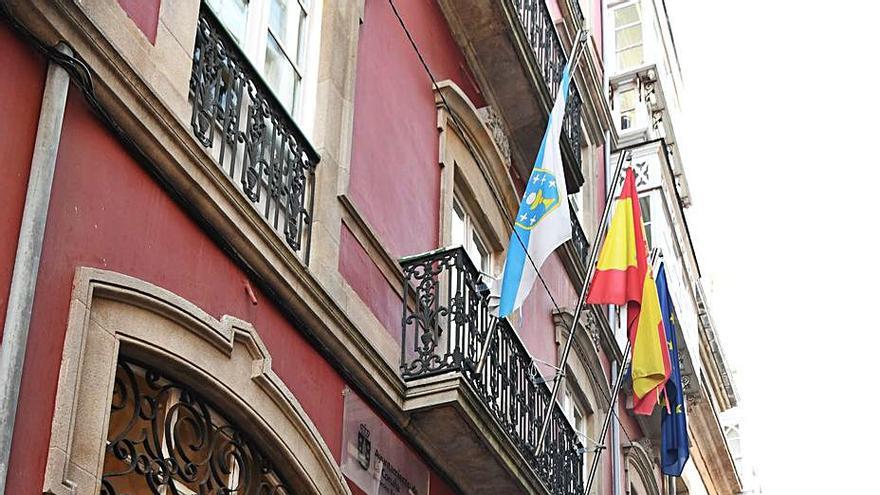 Edificio municipal na Franxa, onde estaba o Teatro de Variedades.