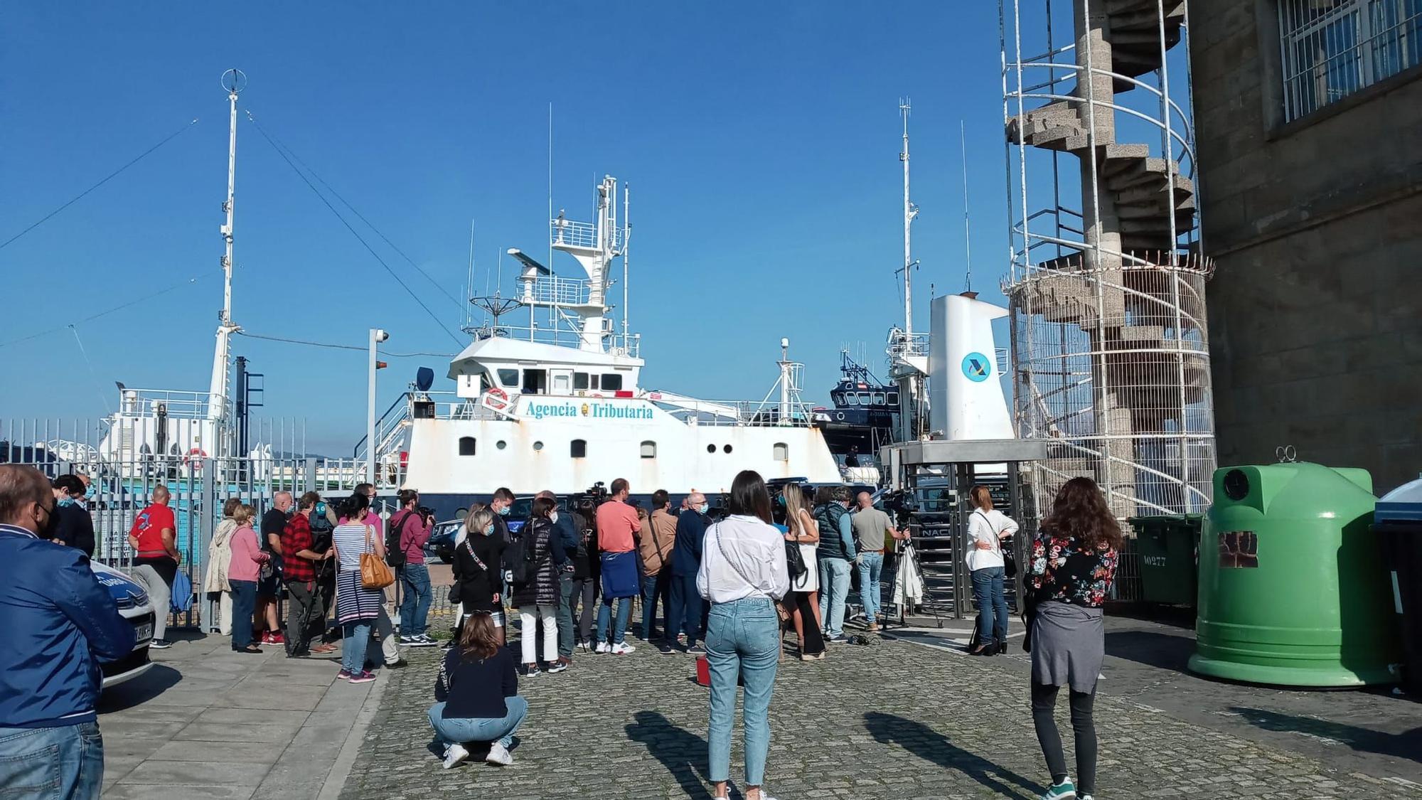 El velero interceptado en el Atlántico con dos toneladas de cocaína llega a Vigo