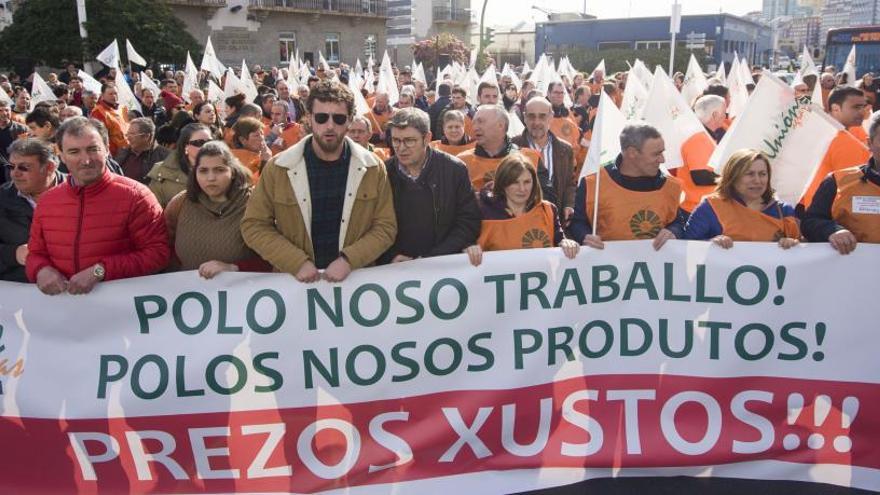 Manifestación el mes pasado de agricultores y ganaderos en A Coruña para pedir precios justos.