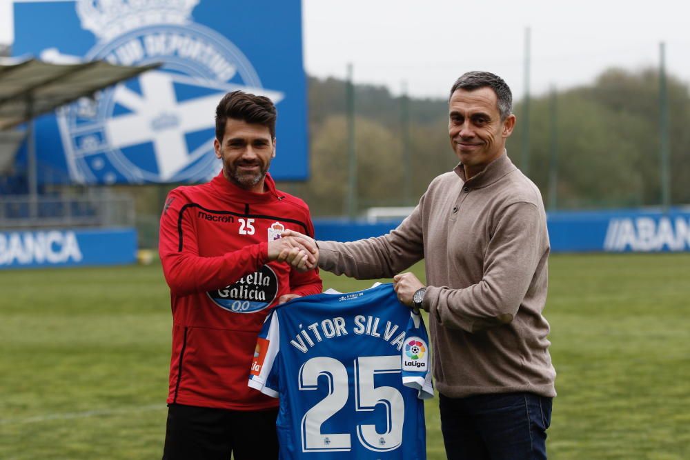 El futbolista portugués ha sido presentado esta mañana en Abegondo acompañado del director deportivo Carmelo del Pozo.