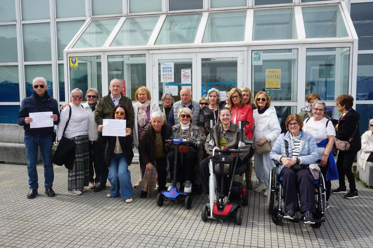 Protesta en la piscina de Riazor
