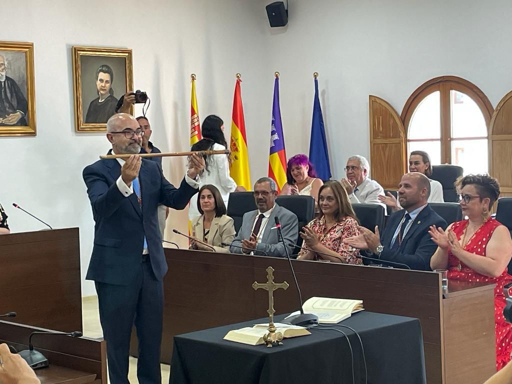 Galería de imágenes de la toma de posesión de Vicent Roig como alcalde de Sant Josep