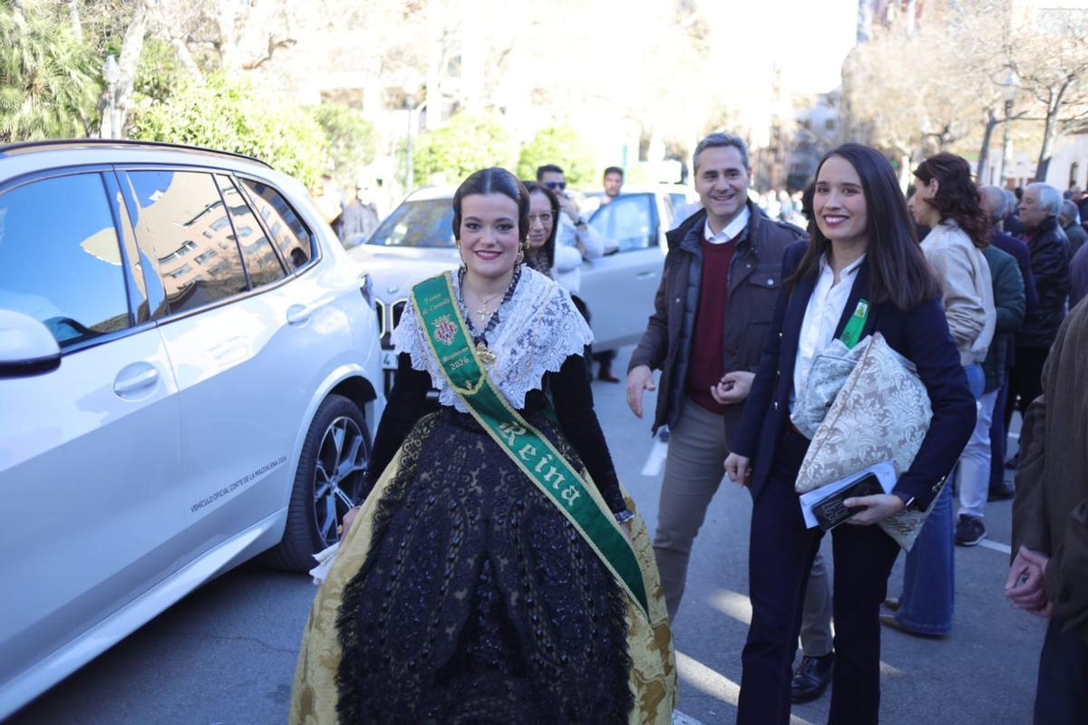 Clara Sanz, la reina de las fiestas de la Magdalena, a su llegada a la plaza de toros.