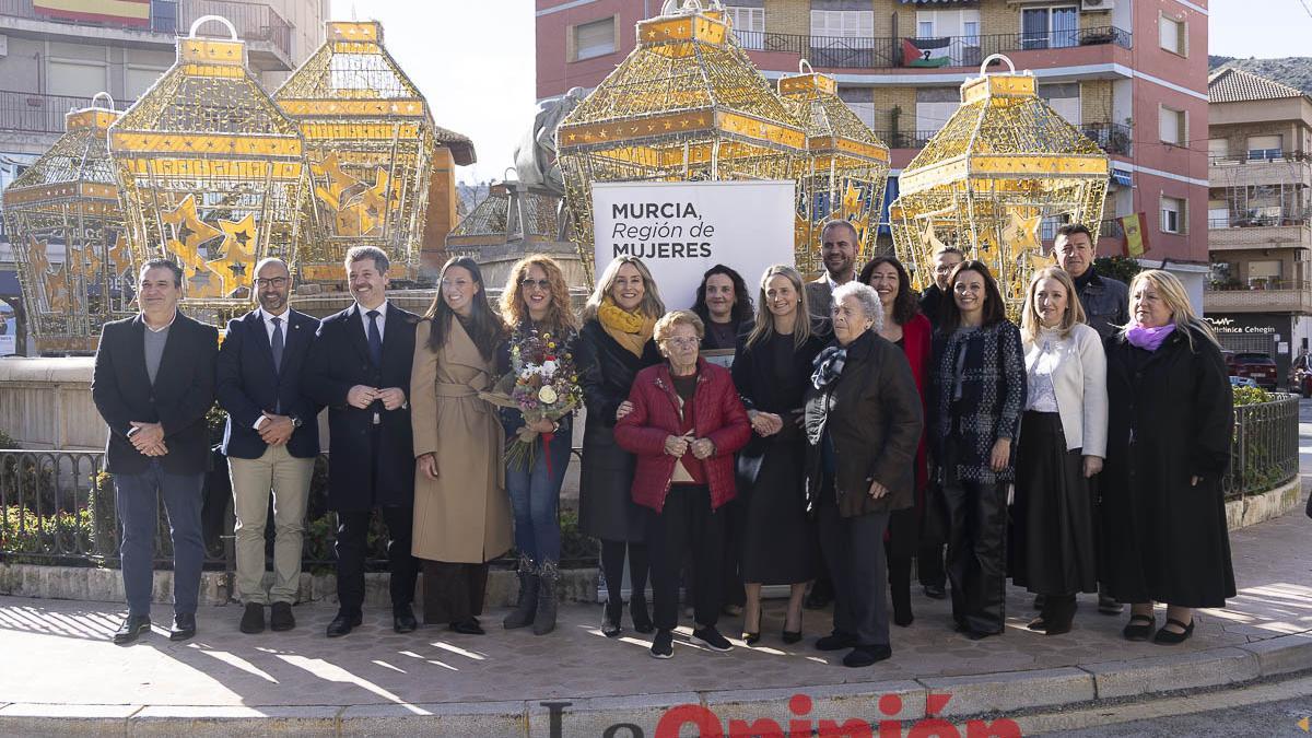 Cehegín rinde homenaje a las mujeres cosedoras de alpargatas