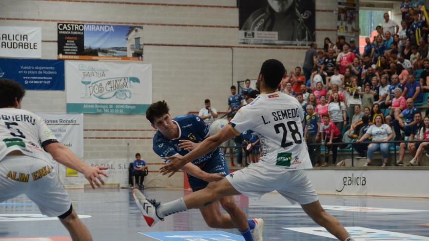 Moyano y cuatro jugadores del Cangas, entre los mejores del año