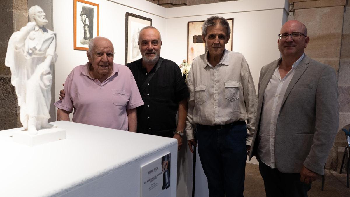 Ricardo Flecha, segundo por la derecha, en una de sus últimas exposiciones.