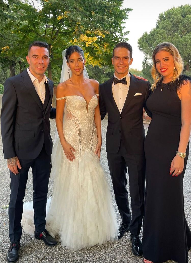 Aspas y su mujer, Jenni Rueda, junto a los recién casados