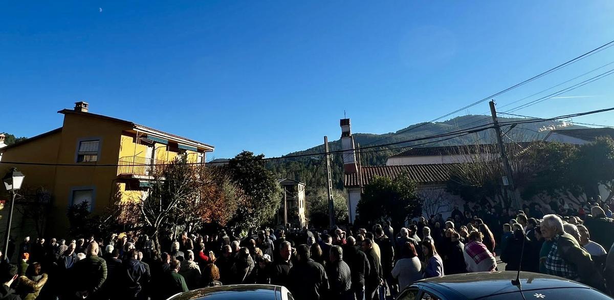 Despedida multitudinaria en Las Hurdes al alcalde de Nuñomoral.