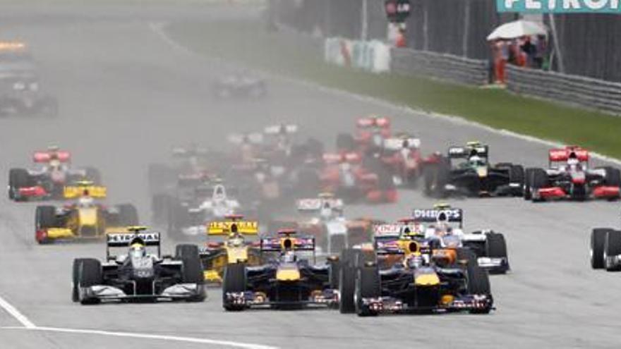 Los monoplazas toman la salida en el GP de Malasia