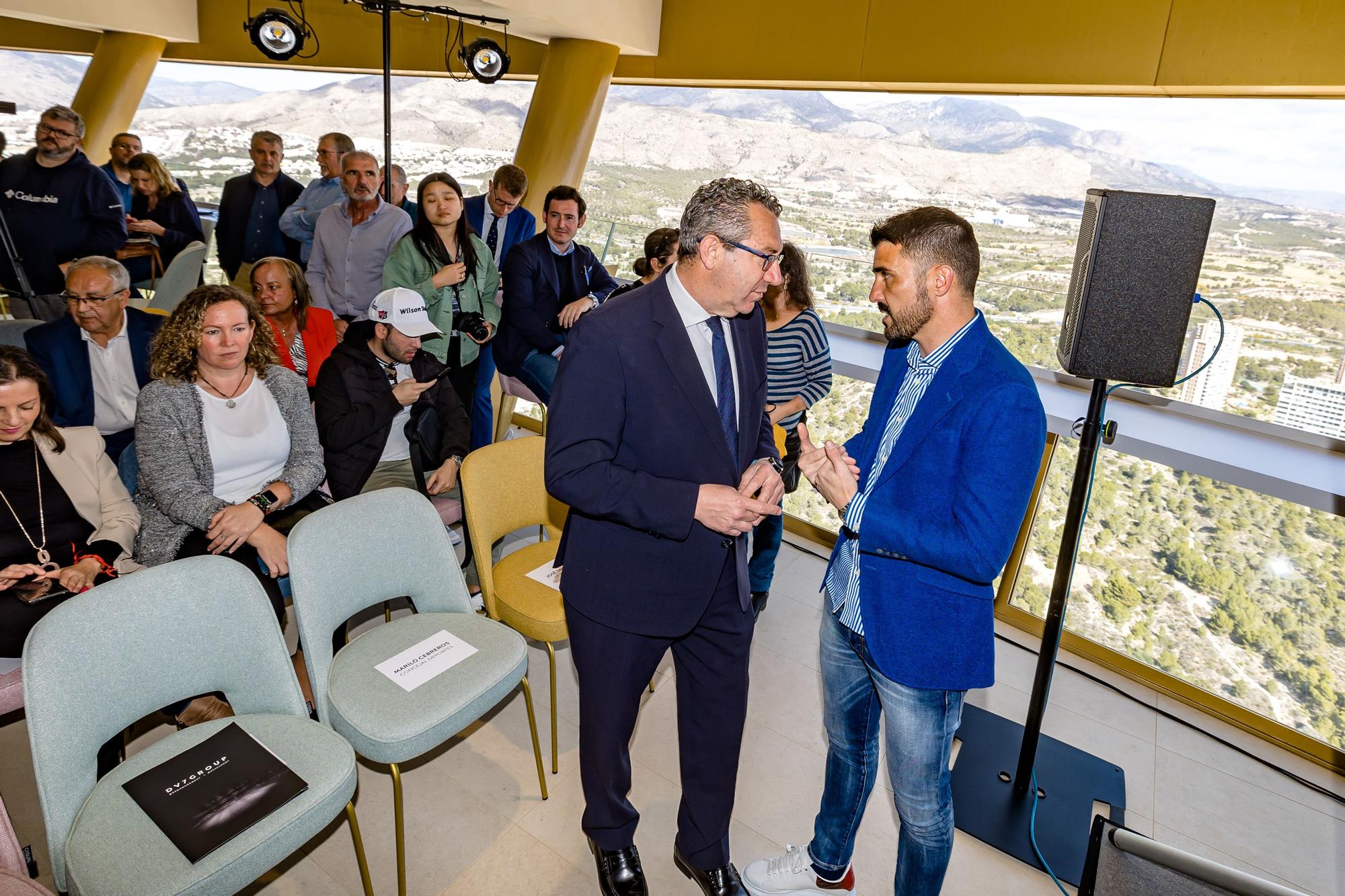 David Villa oficializa la compra del CF Benidorm en el edificio Intempo