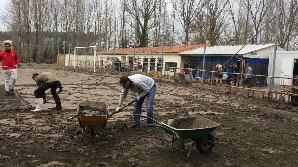 Dia de neteja per les destrosses al CE Pontenc de Girona