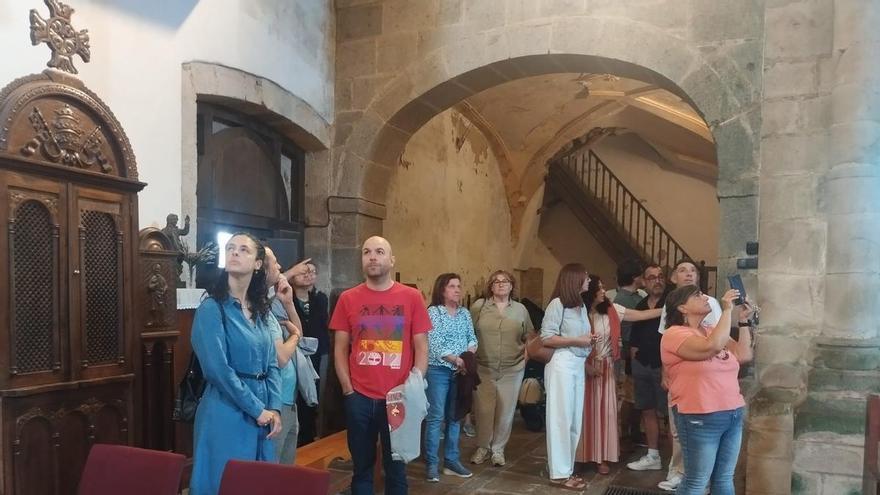 Así fue la visita guiada al monasterio de Cornellana, en Salas