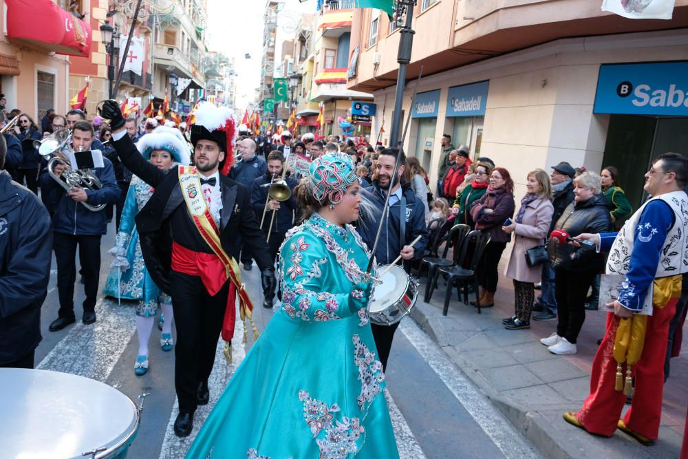 La Entrada y la Retreta abren los Moros y Cristianos de Sax