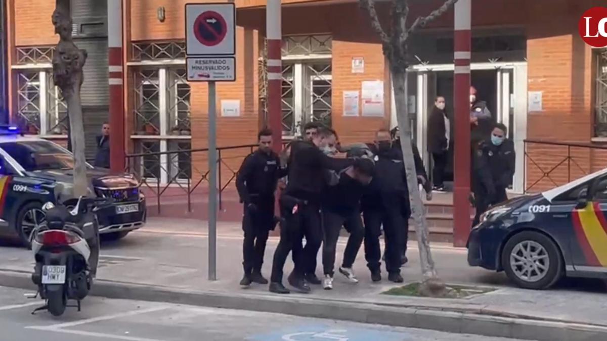 Agreden a un policía en el centro de salud del Infante