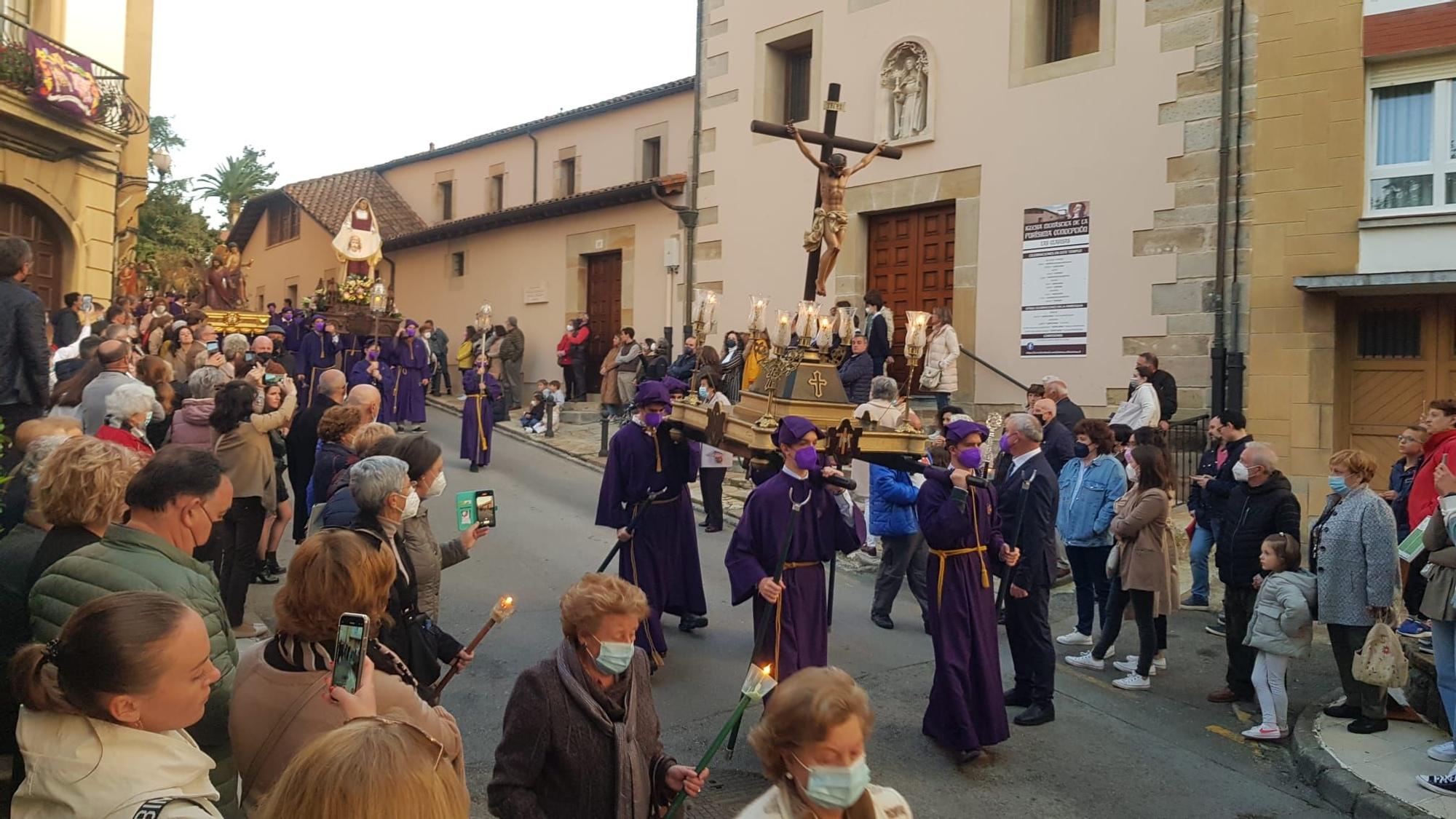 El Calvario en Villaviciosa: imágenes de una de las citas cumbre de la Semana Santa local