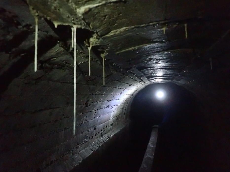 El túnel de A Pasaxe, un surtidor de agua bajo Valladares