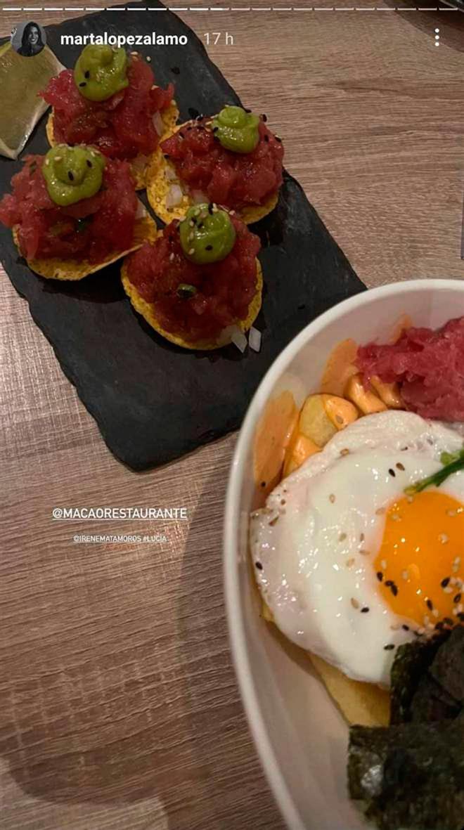 Marta López Álamo cenando con las hijas de Kiko Matamoros