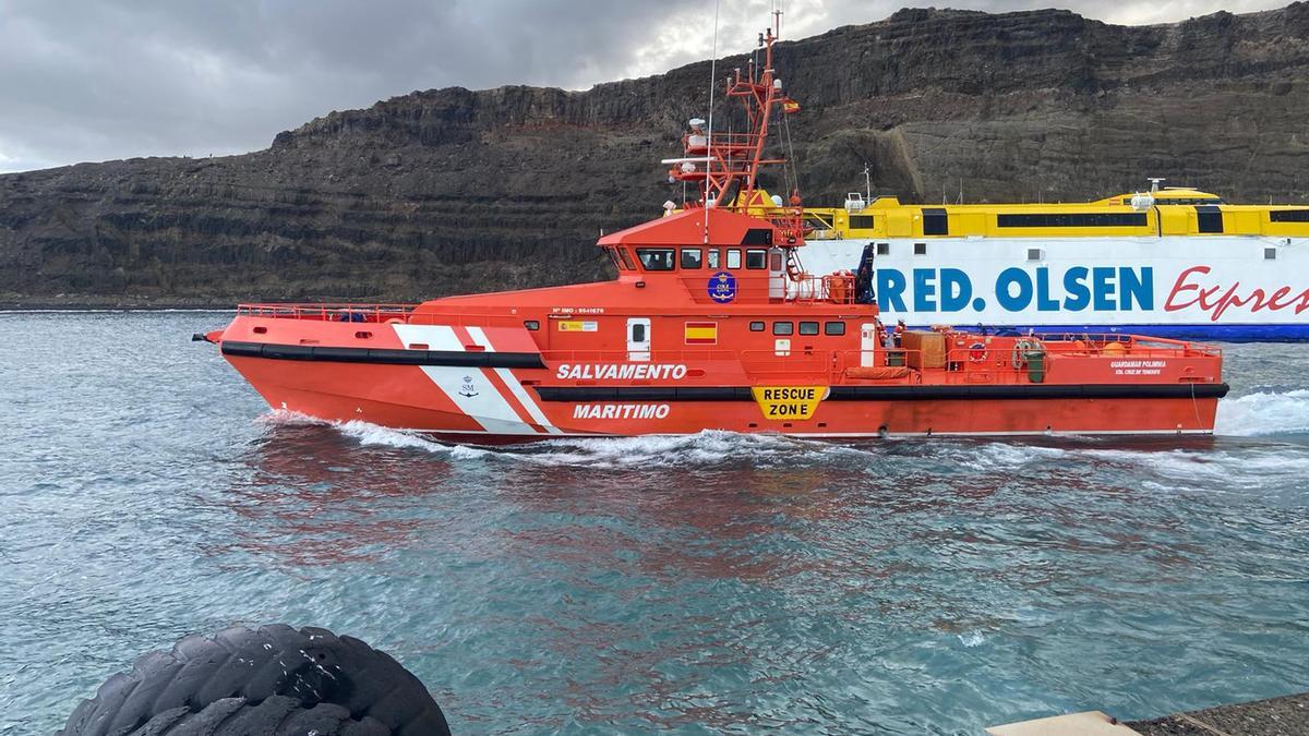 Dos barcos de Salvamento trabajan en el operativo