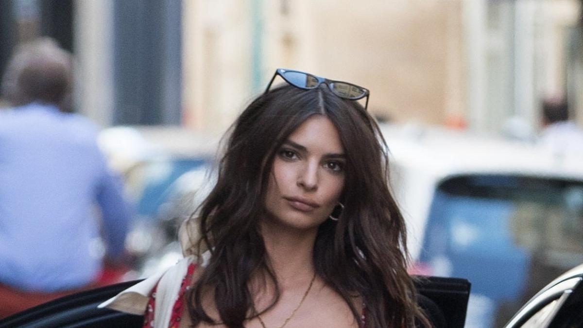 Emily Ratajkowski por las calles de París