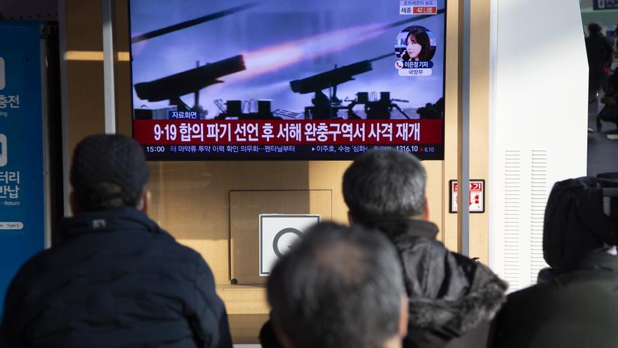 Seúl responde con maniobras de fuego real a un ensayo de artillería de Corea del Norte