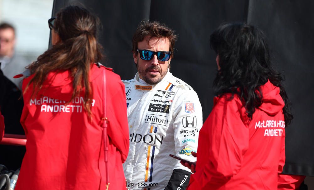 Fernando Alonso prueba su coche de la Indy Car