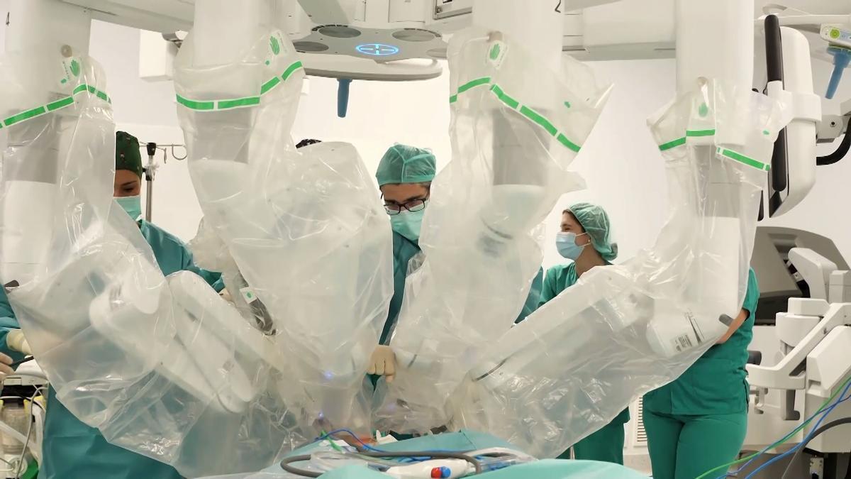 12 OCTUBRE OPERACIÓN BEBÉ | Así ha sido la operación con cirugía robótica a un bebé de tres meses con obstrucción renal que ha realizado el 12 de Octubre