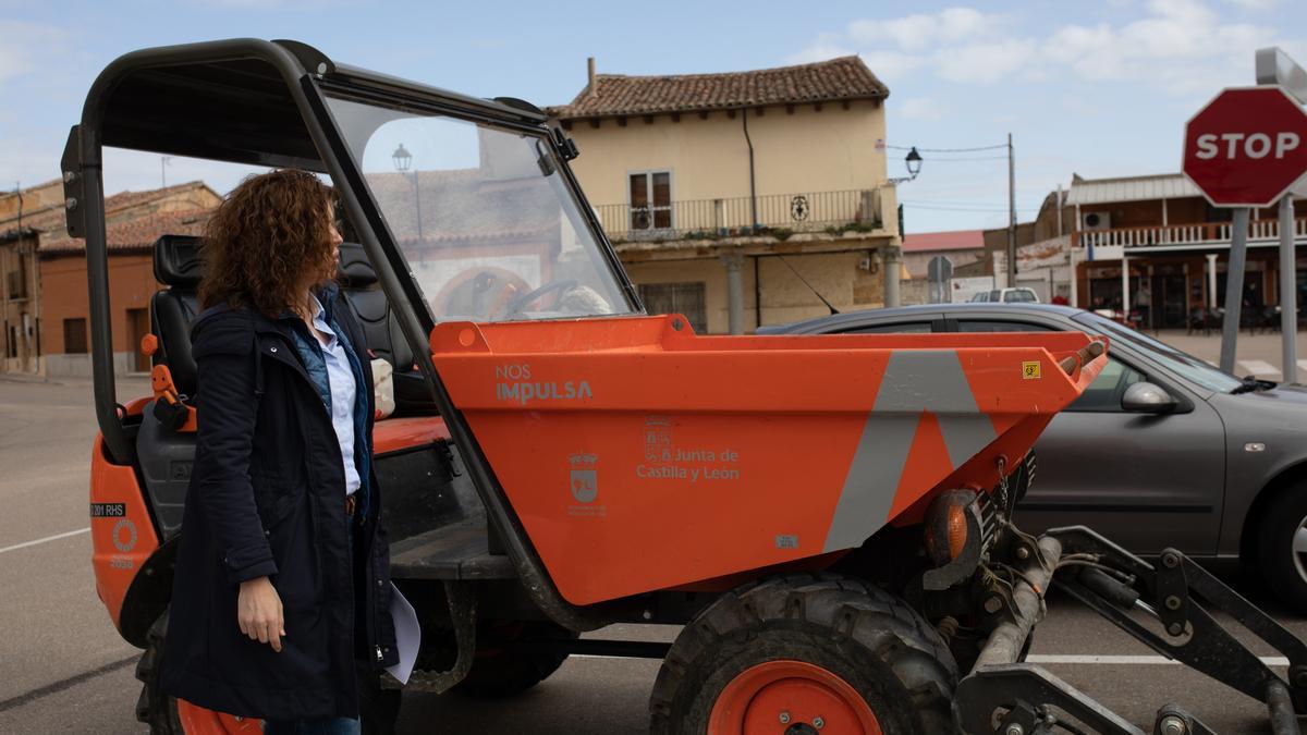 Maquinaria adquirida por el Ayuntamiento de Moraleja del Vino con dinero del Fondo de Cooperación Económica Local.